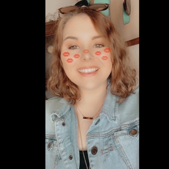 Meet your Posher, Alli - Picture 2 of 3